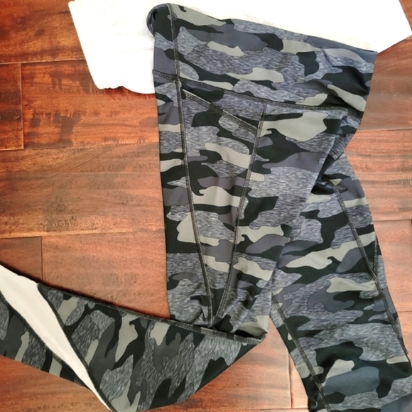 Girls Camo Leggings XL Girls Old Navy Leggings 14 XL Girls Camo Leggings - Picture 3 of 10